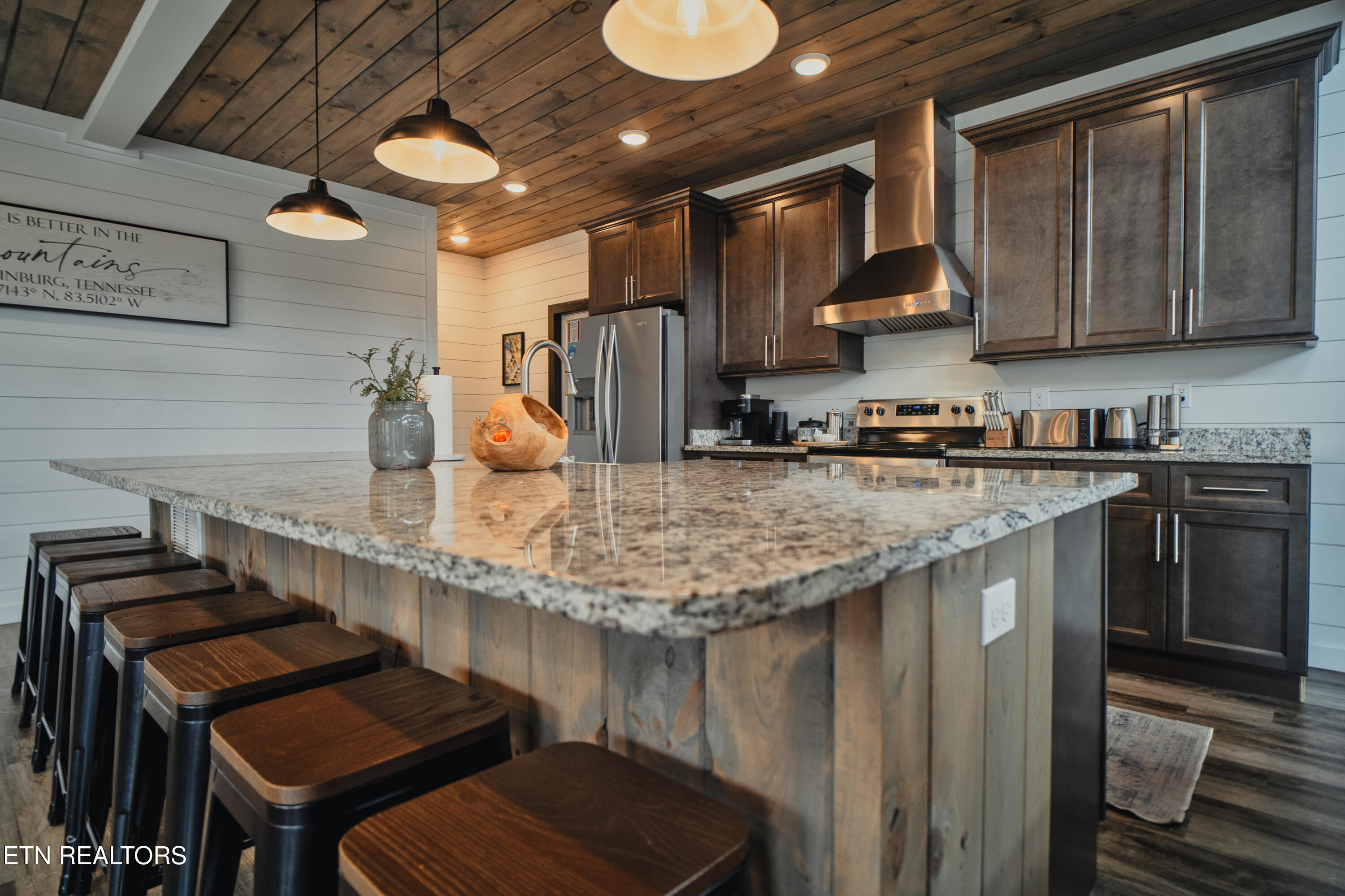 633 Pinecrest Drive