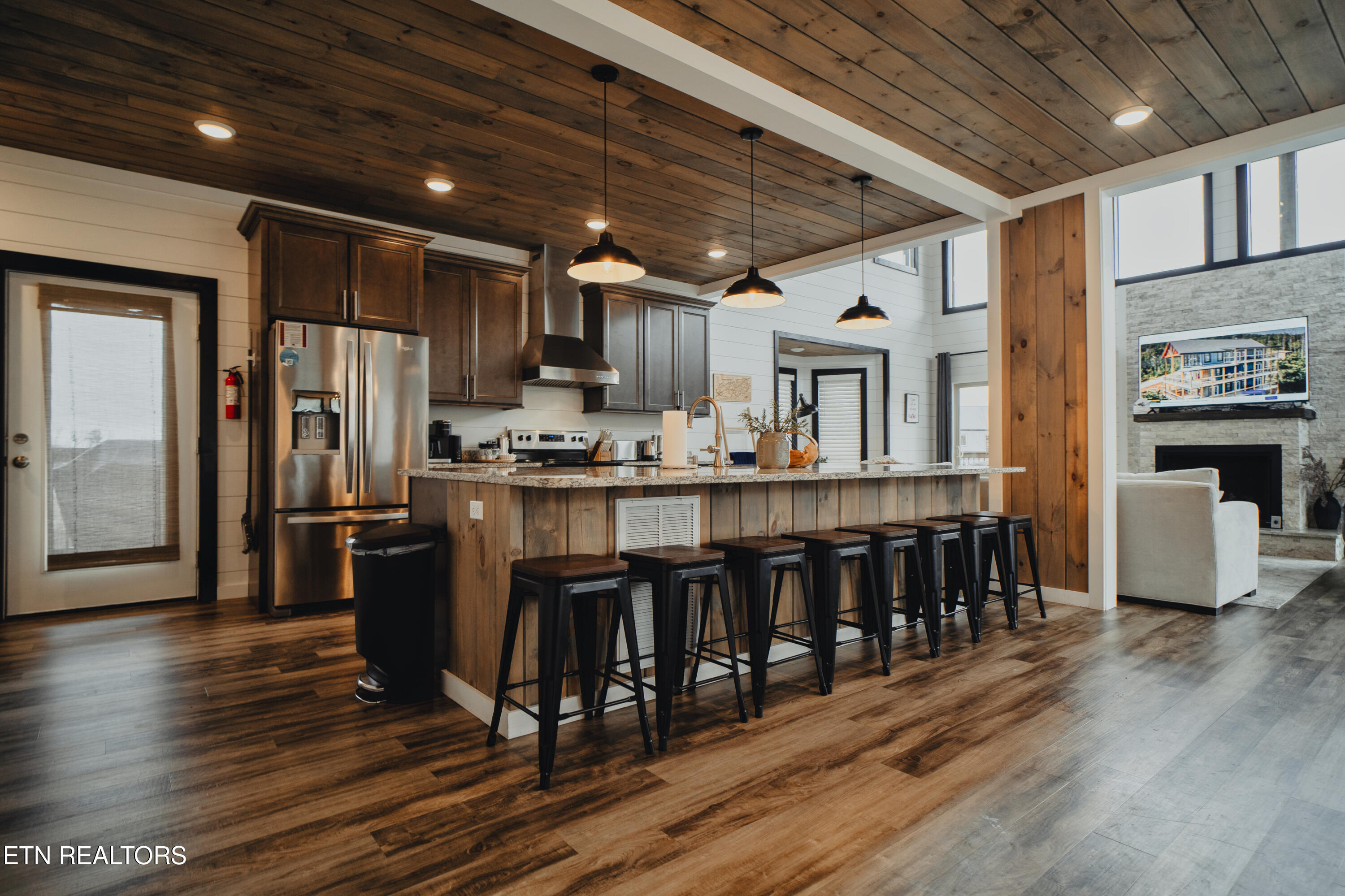 633 Pinecrest Drive