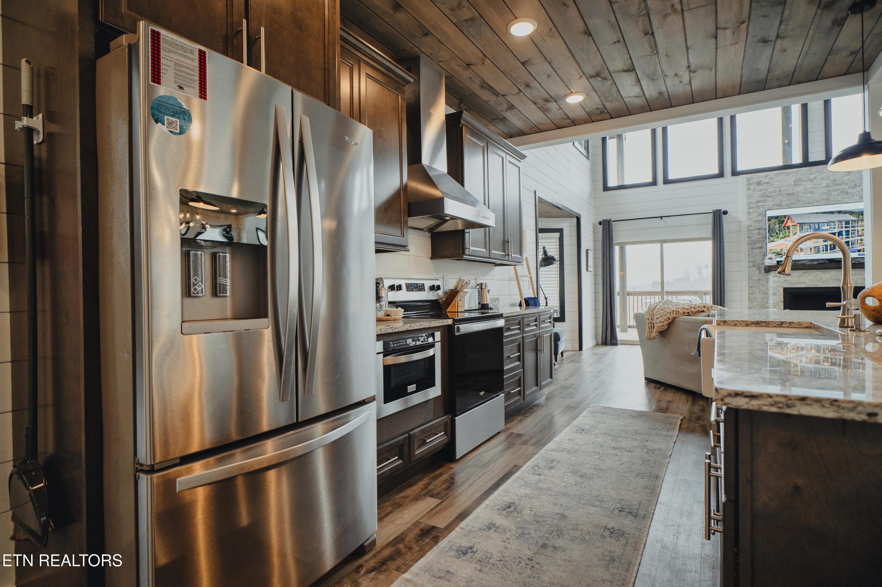 633 Pinecrest Drive