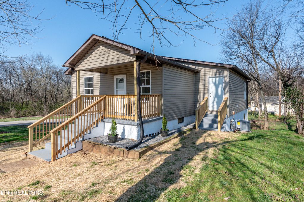 Photo of 294 W Newton St, Alcoa, TN 37701 (MLS # 1255916)