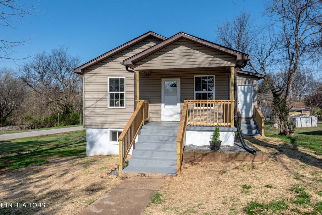 Photo of 294 W Newton St, Alcoa, TN 37701 (MLS # 1255916)