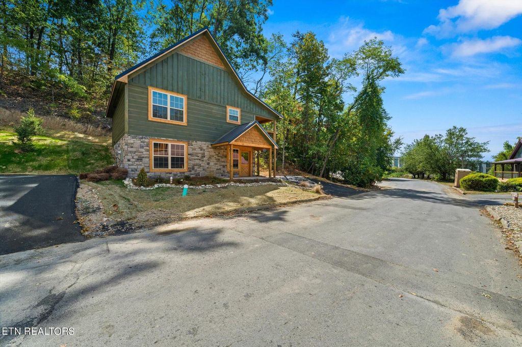 Photo of 2229 Alpine Village Way, Pigeon Forge, TN 37863 (MLS # 1277035)
