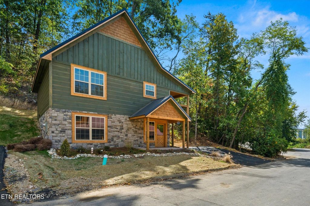 Photo of 2229 Alpine Village Way, Pigeon Forge, TN 37863 (MLS # 1277035)