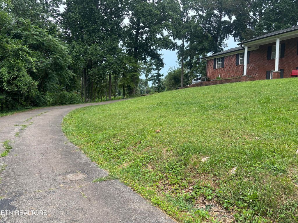 Photo of 145 Linwood Drive, Sweetwater, TN 37874 (MLS # 1306296)