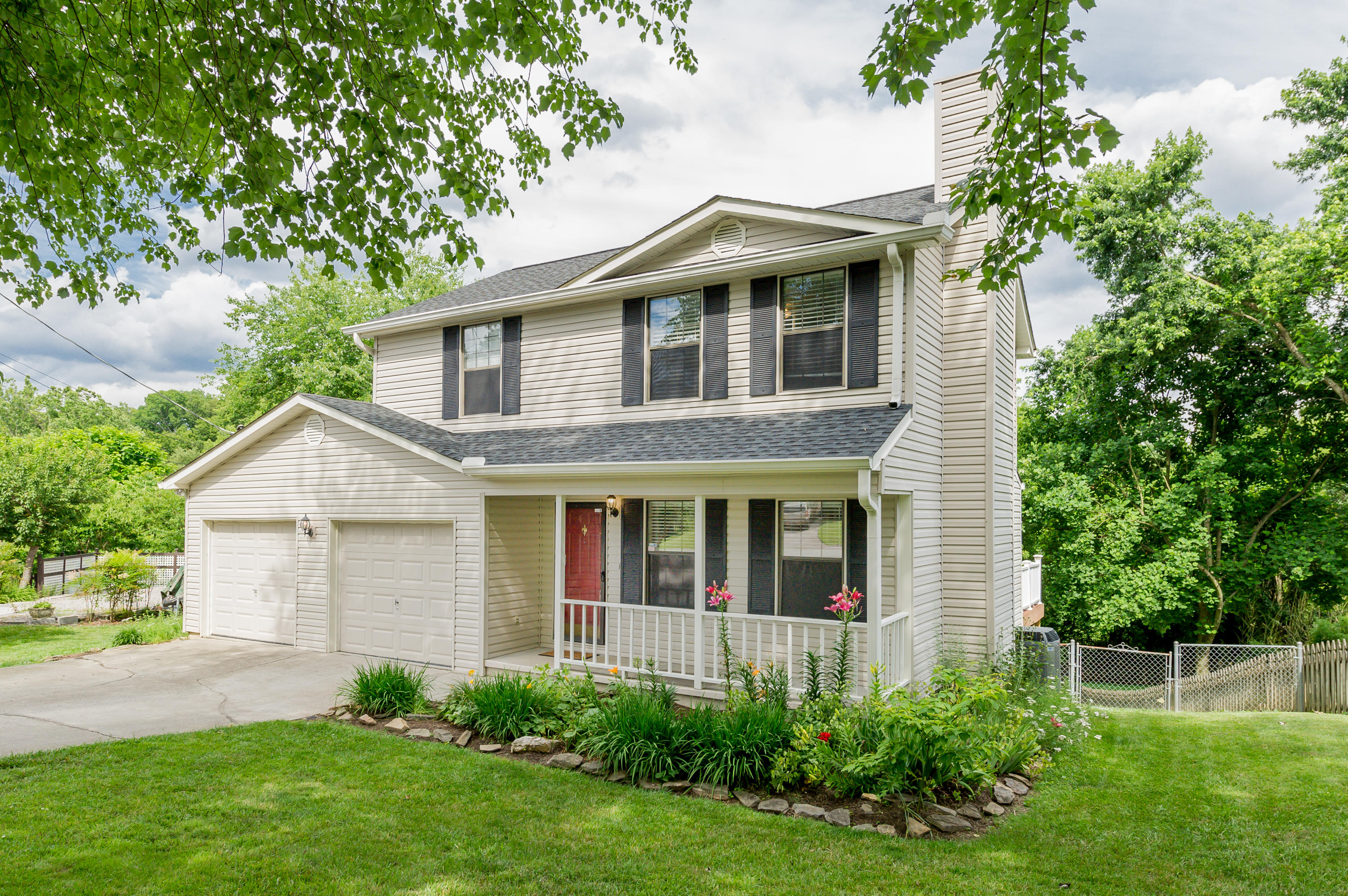 Photo 1 of 20 — 2012 Hyde Park Lane, Knoxville, TN 37921