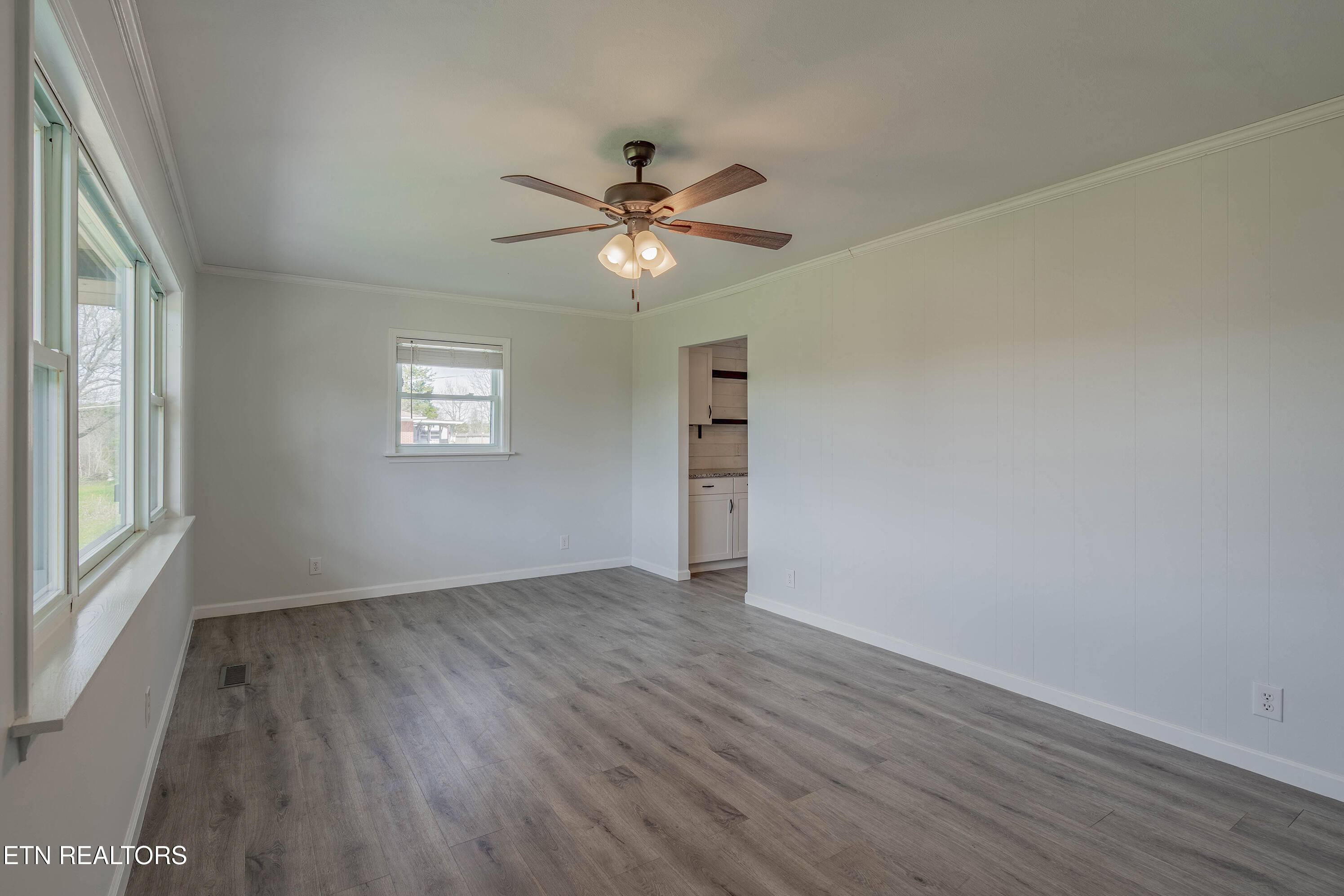 2000 Bays Mountain Rd