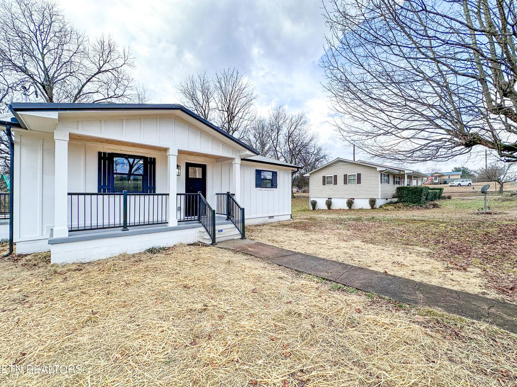 Photo of 1205 Morris St, Sweetwater, TN 37874 (MLS # 1289157)