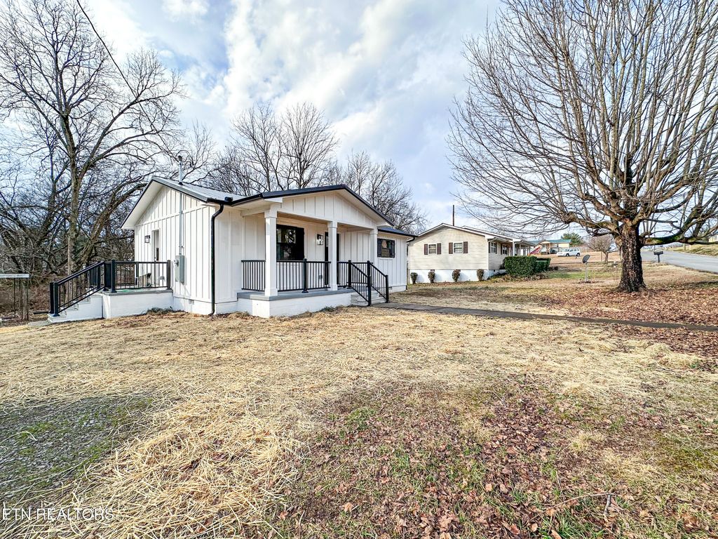 Photo of 1205 Morris St, Sweetwater, TN 37874 (MLS # 1289157)