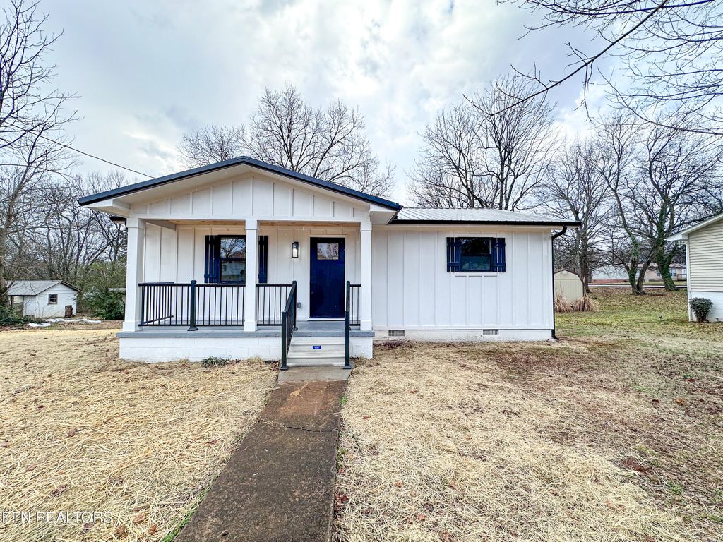 Photo of 1205 Morris St, Sweetwater, TN 37874 (MLS # 1289157)