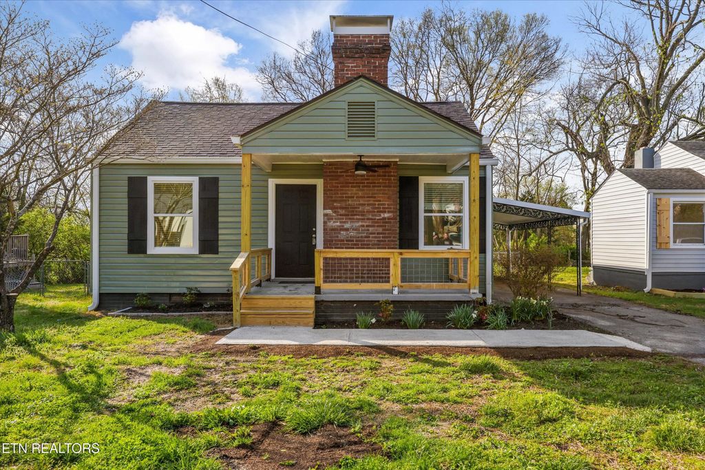 Photo of 2428 Lawson Ave, Knoxville, TN 37917 (MLS # 1333429)