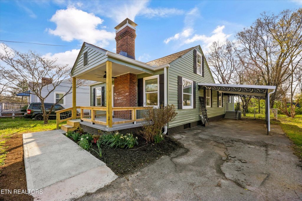 Photo of 2428 Lawson Ave, Knoxville, TN 37917 (MLS # 1333429)