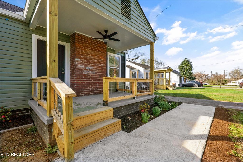 Photo of 2428 Lawson Ave, Knoxville, TN 37917 (MLS # 1333429)