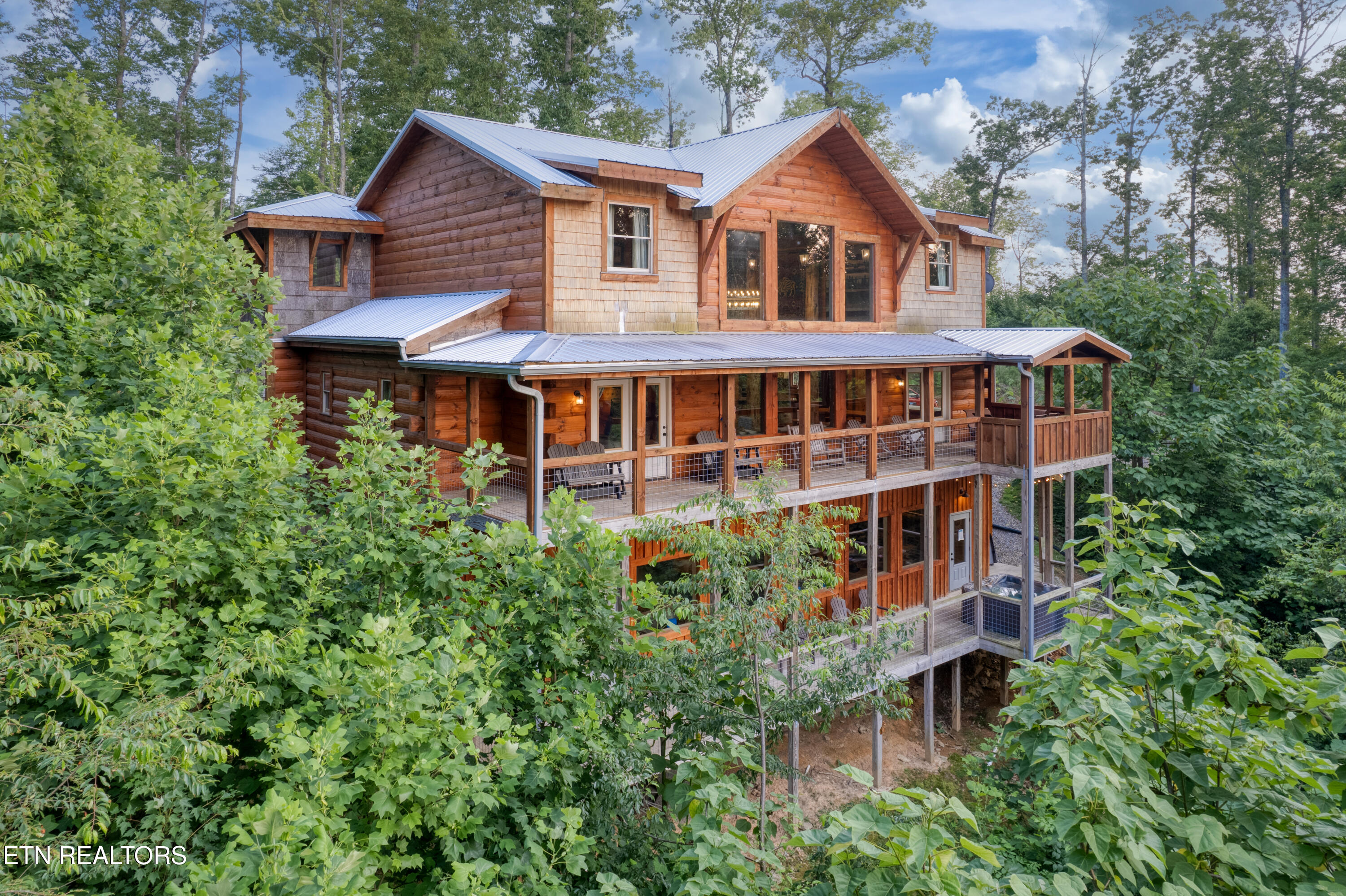 809 Pinecrest Way