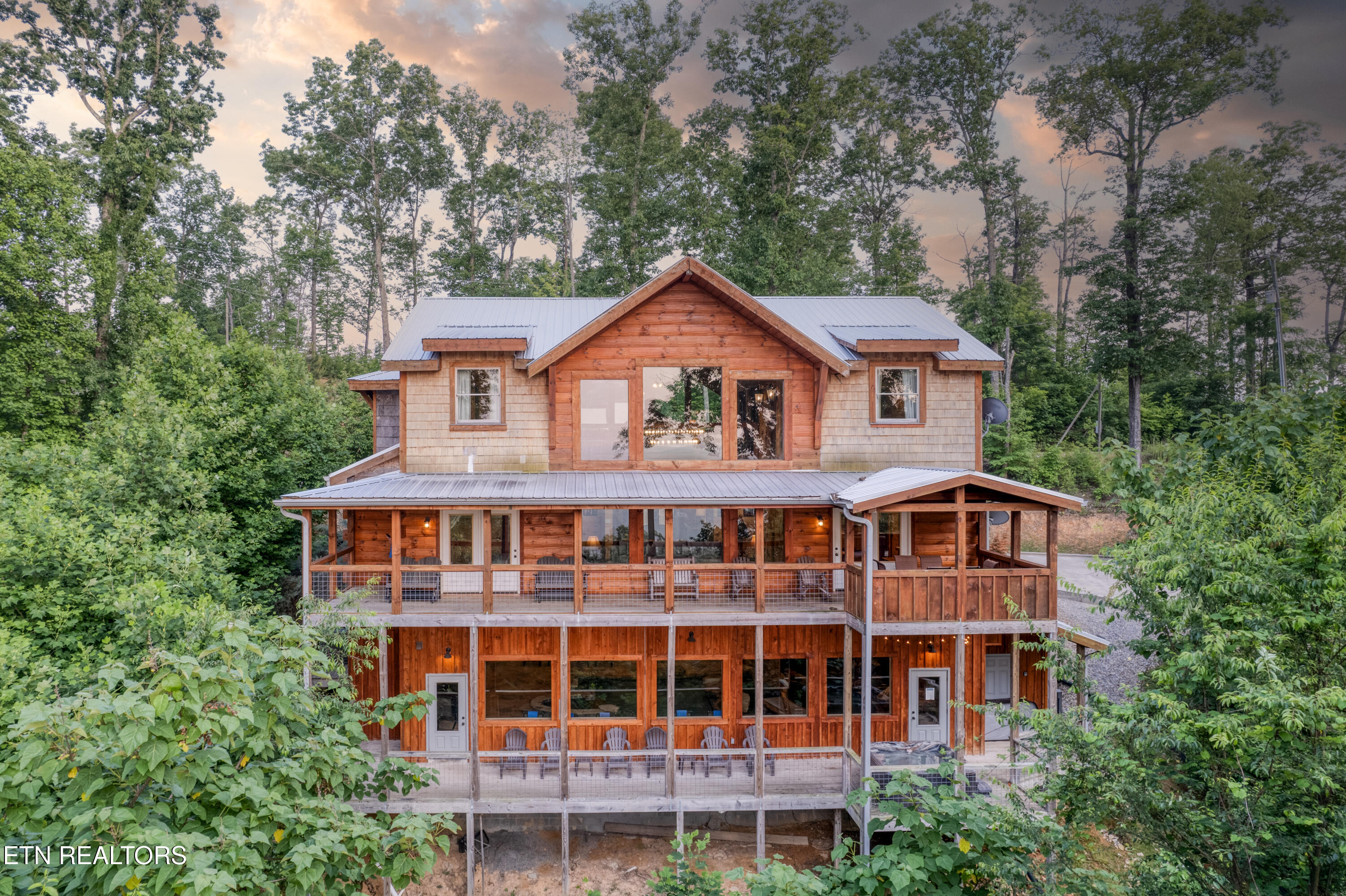 809 Pinecrest Way
