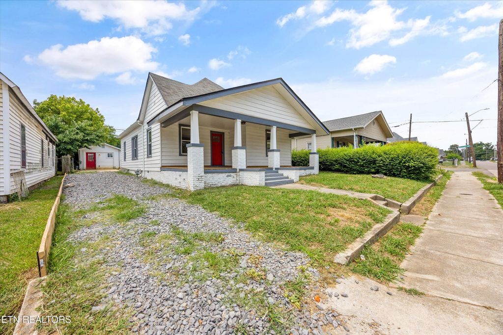 Photo of 329 E Morelia Ave, Knoxville, TN 37917 (MLS # 1337741)