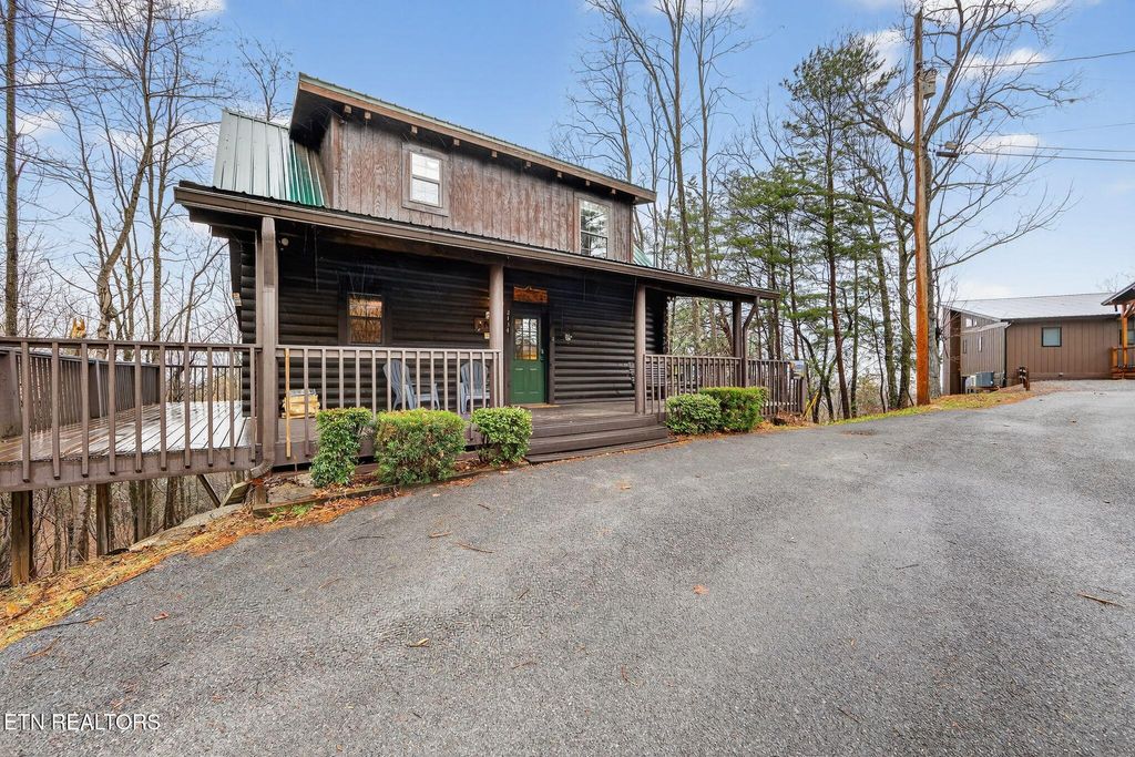 Photo of 2134 Walnut Court, Sevierville, TN 37876 (MLS # 1332986)