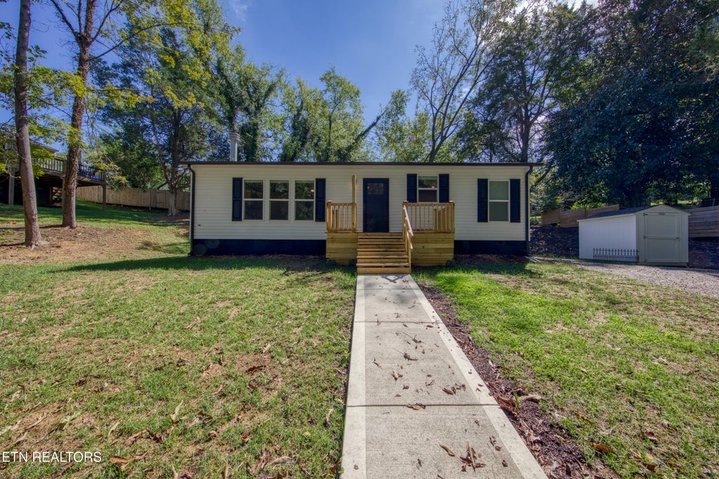 Photo of 410 Blair St, Loudon, TN 37774 (MLS # 1356973)