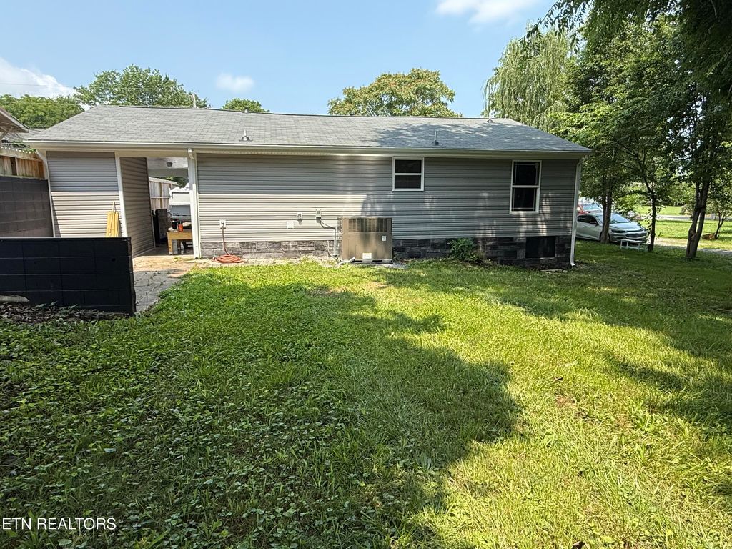 Photo of 338 Jefferson Ave, Newport, TN 37821 (MLS # 1304251)