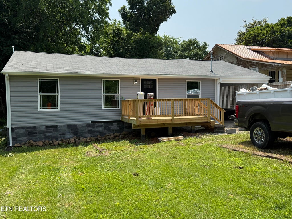 Photo of 338 Jefferson Ave, Newport, TN 37821 (MLS # 1304251)