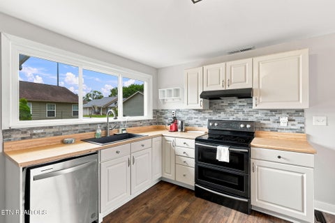 Tiny photo for 1717 Jefferson Ave, Maryville, TN 37804 (MLS # 1349612)