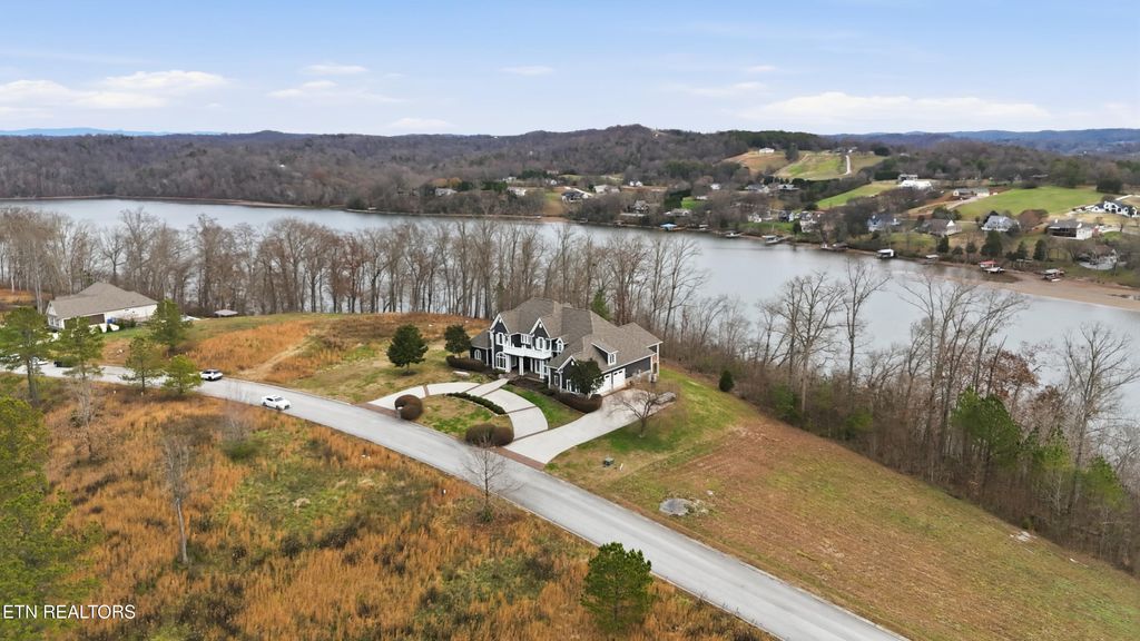 Photo of 910 Eagle Nest Drive, Loudon, TN 37774 (MLS # 1323299)