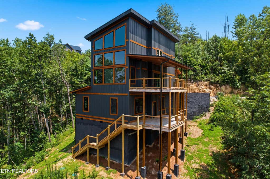 Photo of 2046 Spurling Rd, Sevierville, TN 37862 (MLS # 1350305)
