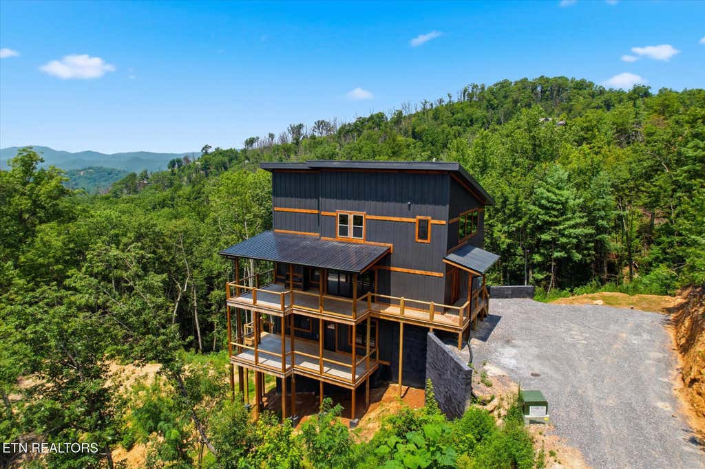 Photo of 2046 Spurling Rd, Sevierville, TN 37862 (MLS # 1350305)