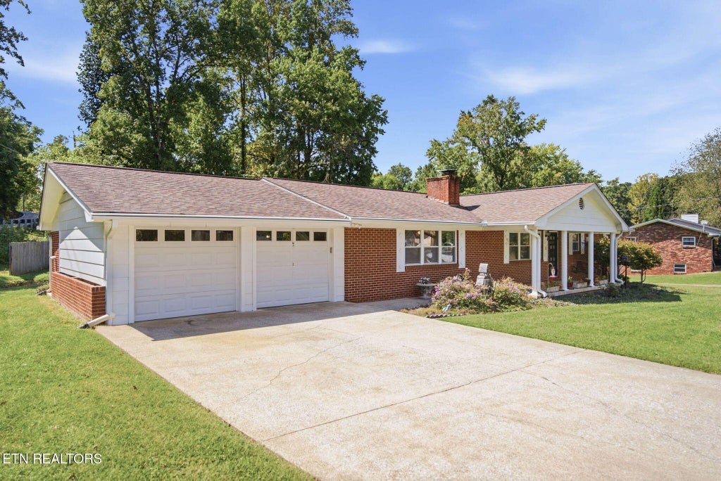 Photo of 4101 Genny Lynn Drive, Knoxville, TN 37918 (MLS # 1354387)