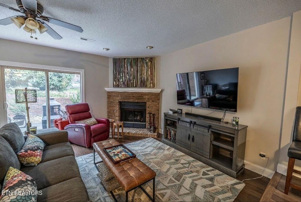 Photo of 10427 Ravenbrook Lane, Knoxville, TN 37922 (MLS # 1327585)