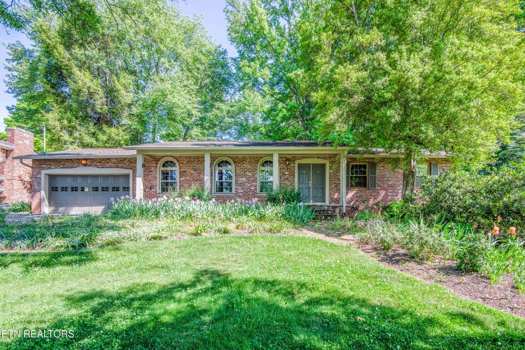 Photo of 9317 Sarasota Drive, Knoxville, TN 37923 (MLS # 1339379)