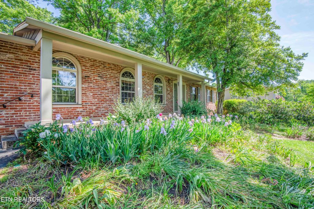 Photo of 9317 Sarasota Drive, Knoxville, TN 37923 (MLS # 1339379)