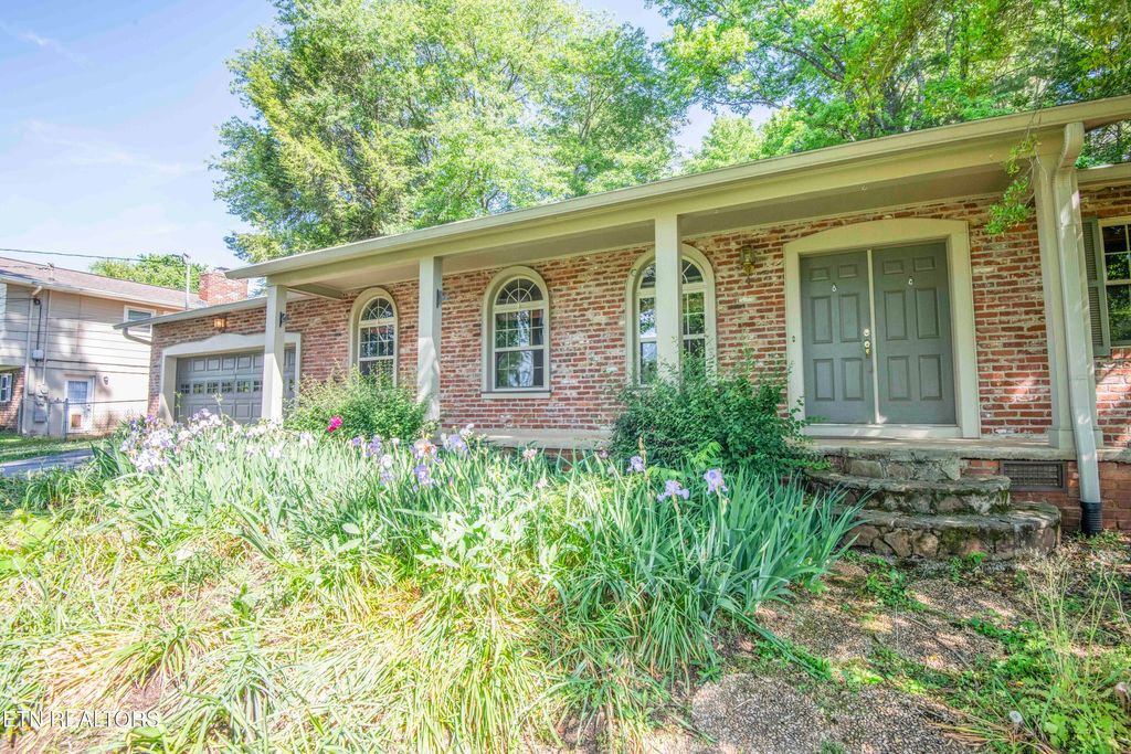 Photo of 9317 Sarasota Drive, Knoxville, TN 37923 (MLS # 1339379)