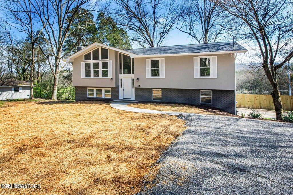Photo of 106 Newport Drive, Oak Ridge, TN 37830 (MLS # 1353673)