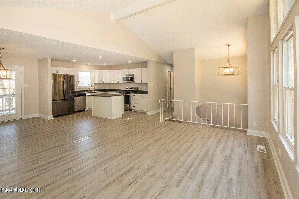 Photo of 106 Newport Drive, Oak Ridge, TN 37830 (MLS # 1353673)