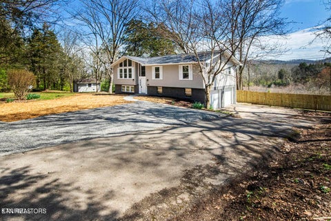 Photo of 106 Newport Drive, Oak Ridge, TN 37830 (MLS # 1353673)