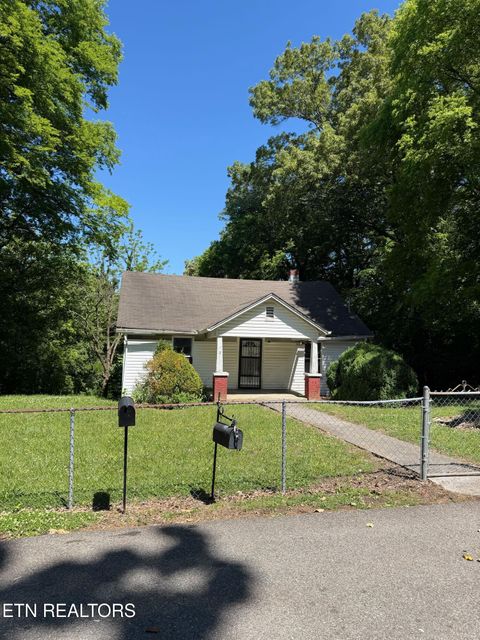 Photo of 835 Spring Drive, Knoxville, TN 37920 (MLS # 1340526)