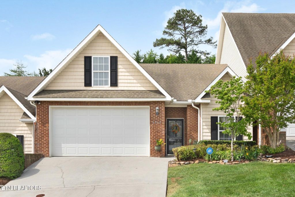 Photo of 6962 Pemmbrooke Shire Lane, Knoxville, TN 37909 (MLS # 1338960)