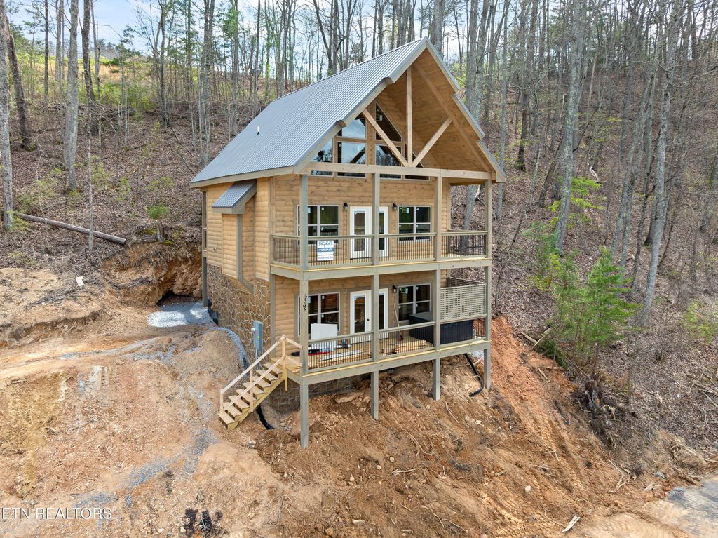 Photo of 3308 Pine Peak Way, Sevierville, TN 37862 (MLS # 1335359)