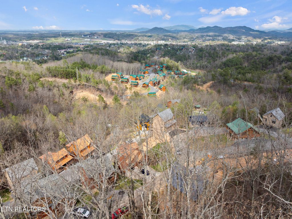 Photo of 3308 Pine Peak Way, Sevierville, TN 37862 (MLS # 1335359)