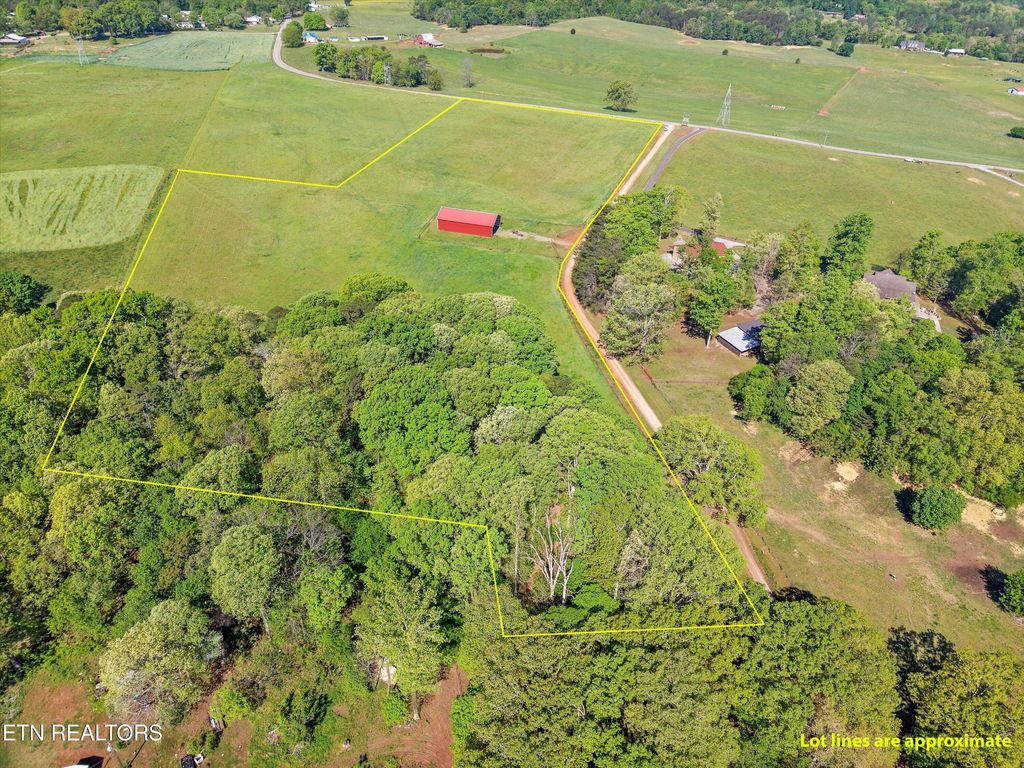 Photo of 880890 Fairview Rd, Tellico Plains, TN 37385 (MLS # 1338442)