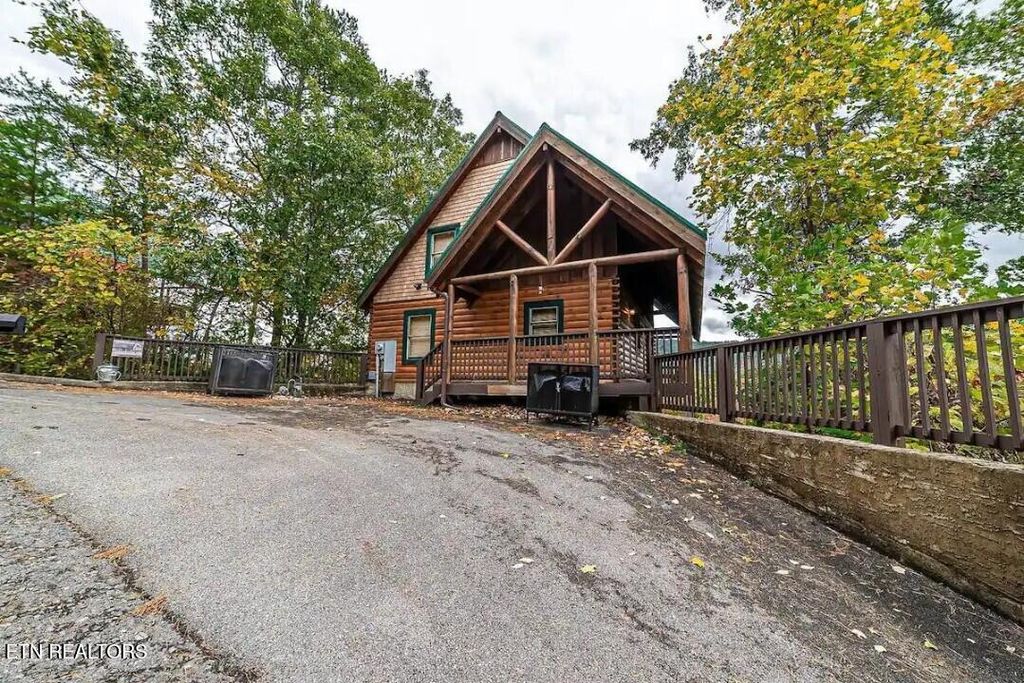 Photo of 4616 Nottingham Heights Way Way, Pigeon Forge, TN 37863 (MLS # 1292560)