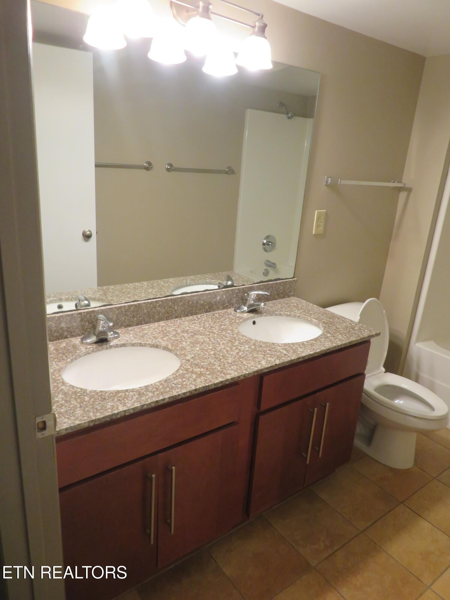 1735 Lake Ave 105