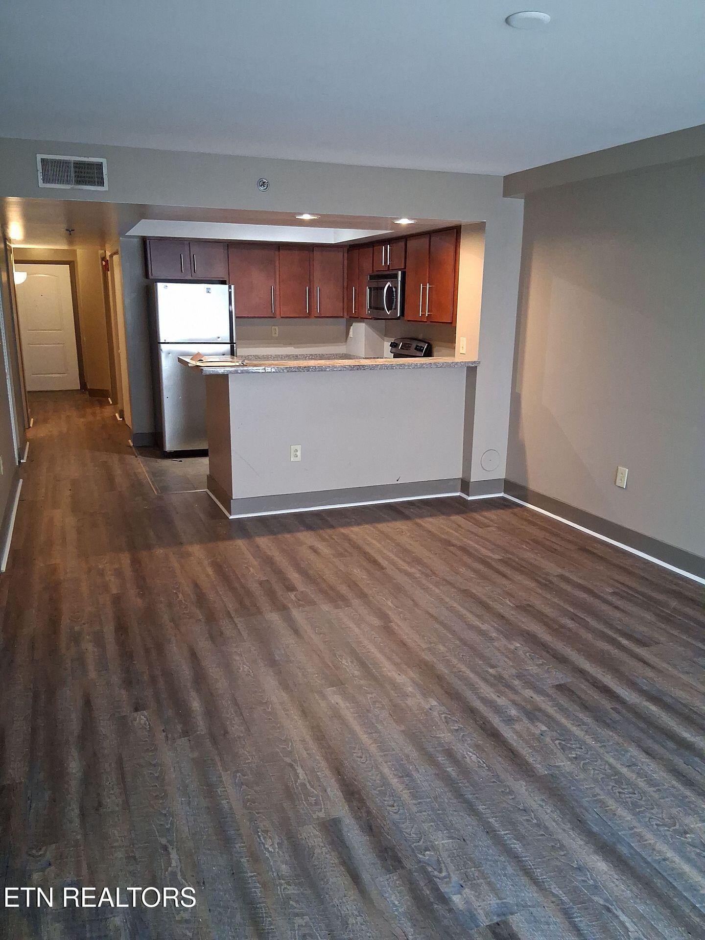 1735 Lake Ave 105