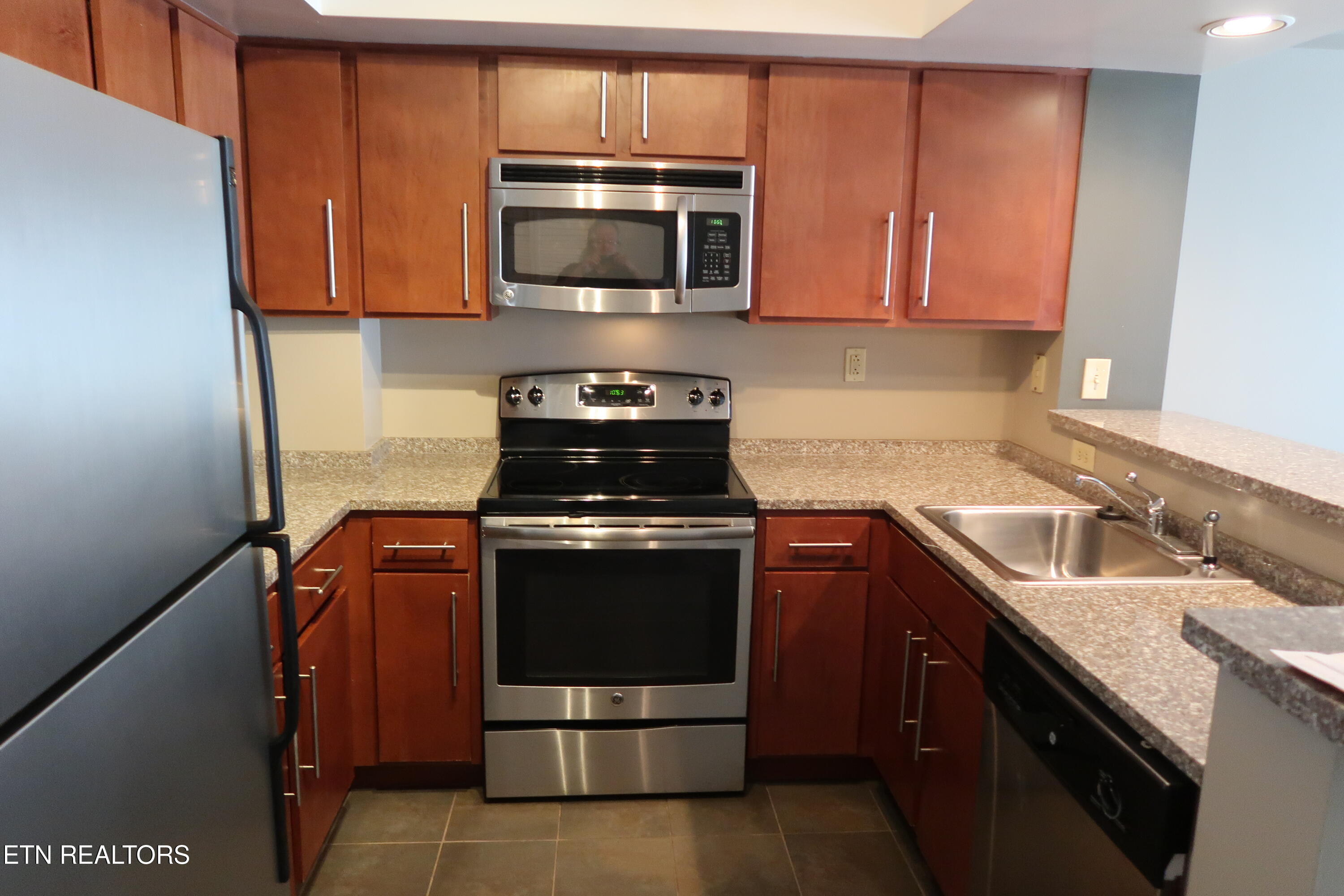 1735 Lake Ave 105