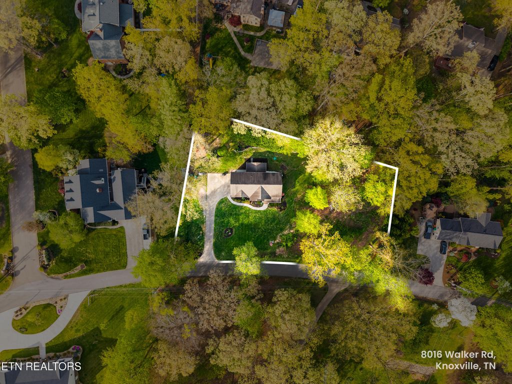 Photo of 8016 Walker Rd, Knoxville, TN 37938 (MLS # 1336003)