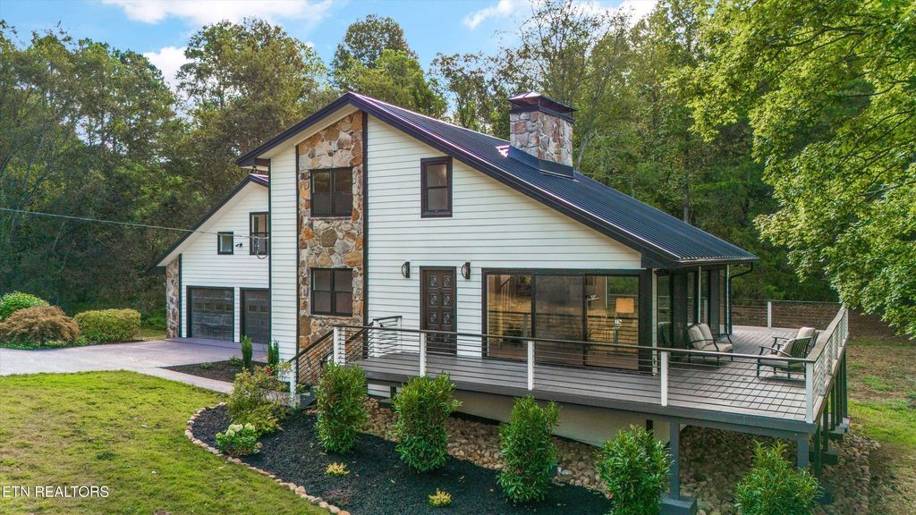 Photo of 1400 Woodlawn Rd, Lenoir City, TN 37771 (MLS # 1303054)