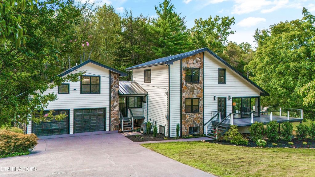 Photo of 1400 Woodlawn Rd, Lenoir City, TN 37771 (MLS # 1303054)