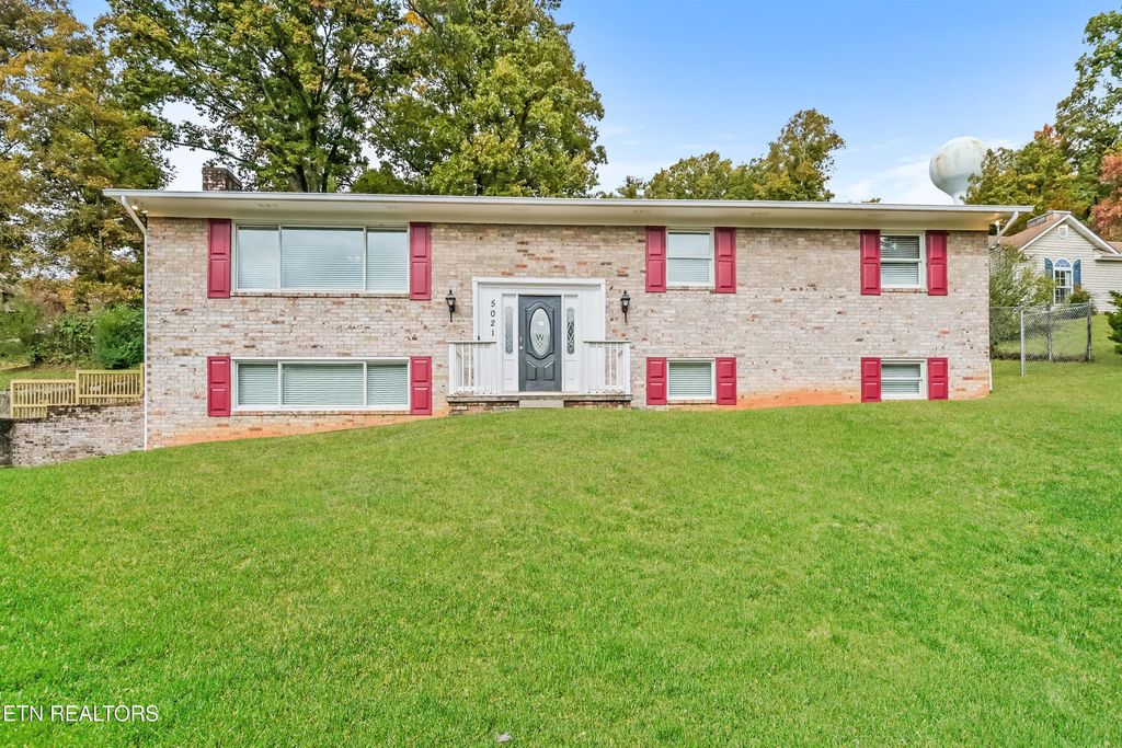 Photo of 5021 Ridgemont Drive, Knoxville, TN 37918 (MLS # 1320891)