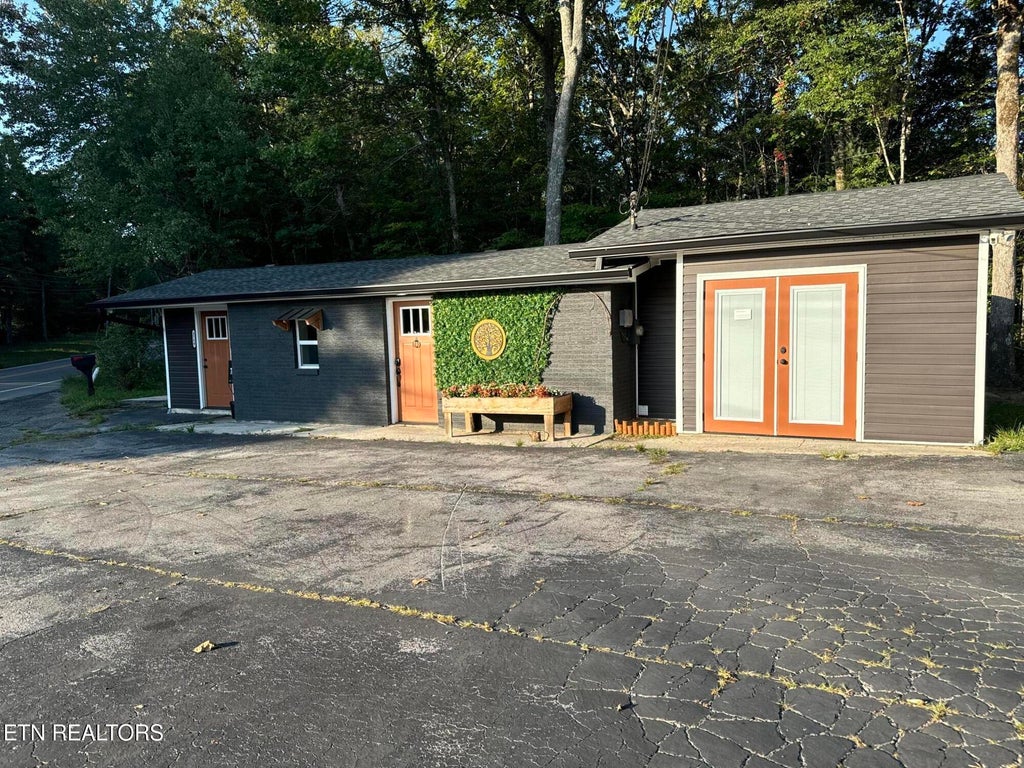 Photo of 3759 Dunbar Rd, Crossville, TN 38572 (MLS # 1354621)