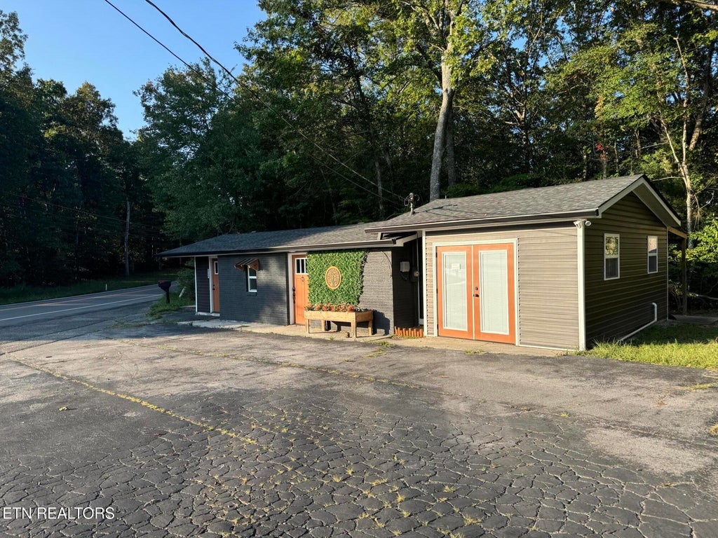 Photo of 3759 Dunbar Rd, Crossville, TN 38572 (MLS # 1354621)